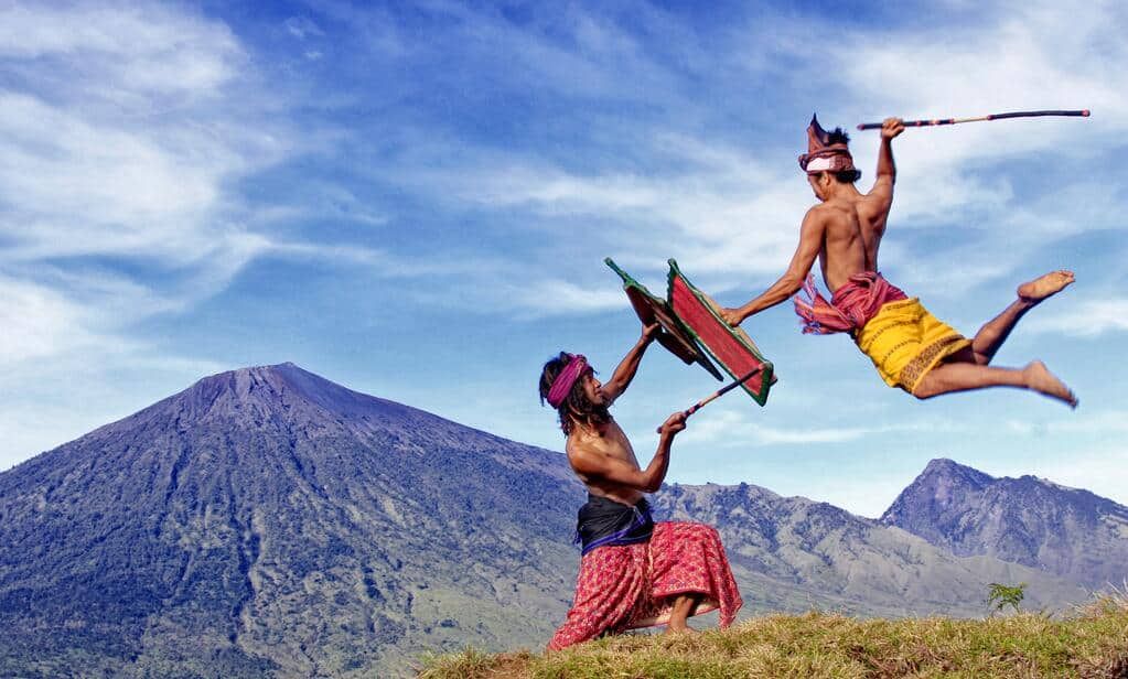 Wisata Budaya: Menyaksikan Atraksi Peresean yang Menegangkan